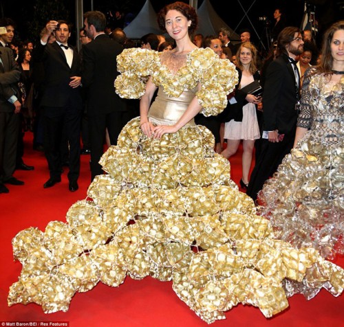 Dress-made-of-biscuit-tins