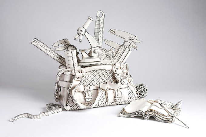 These-drawings-are-actually-porcelain-sculptures-3