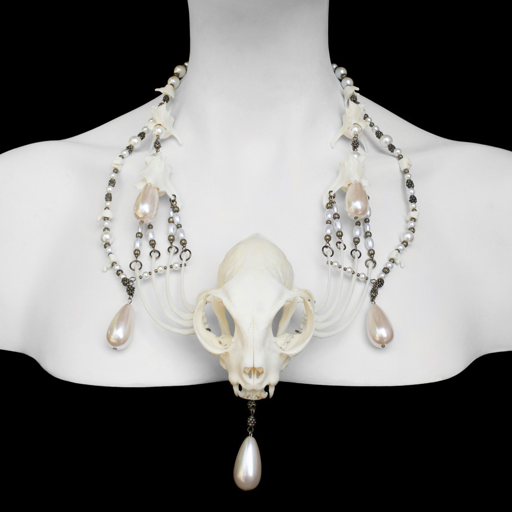 Cat-Skull-Necklace---Lucy01